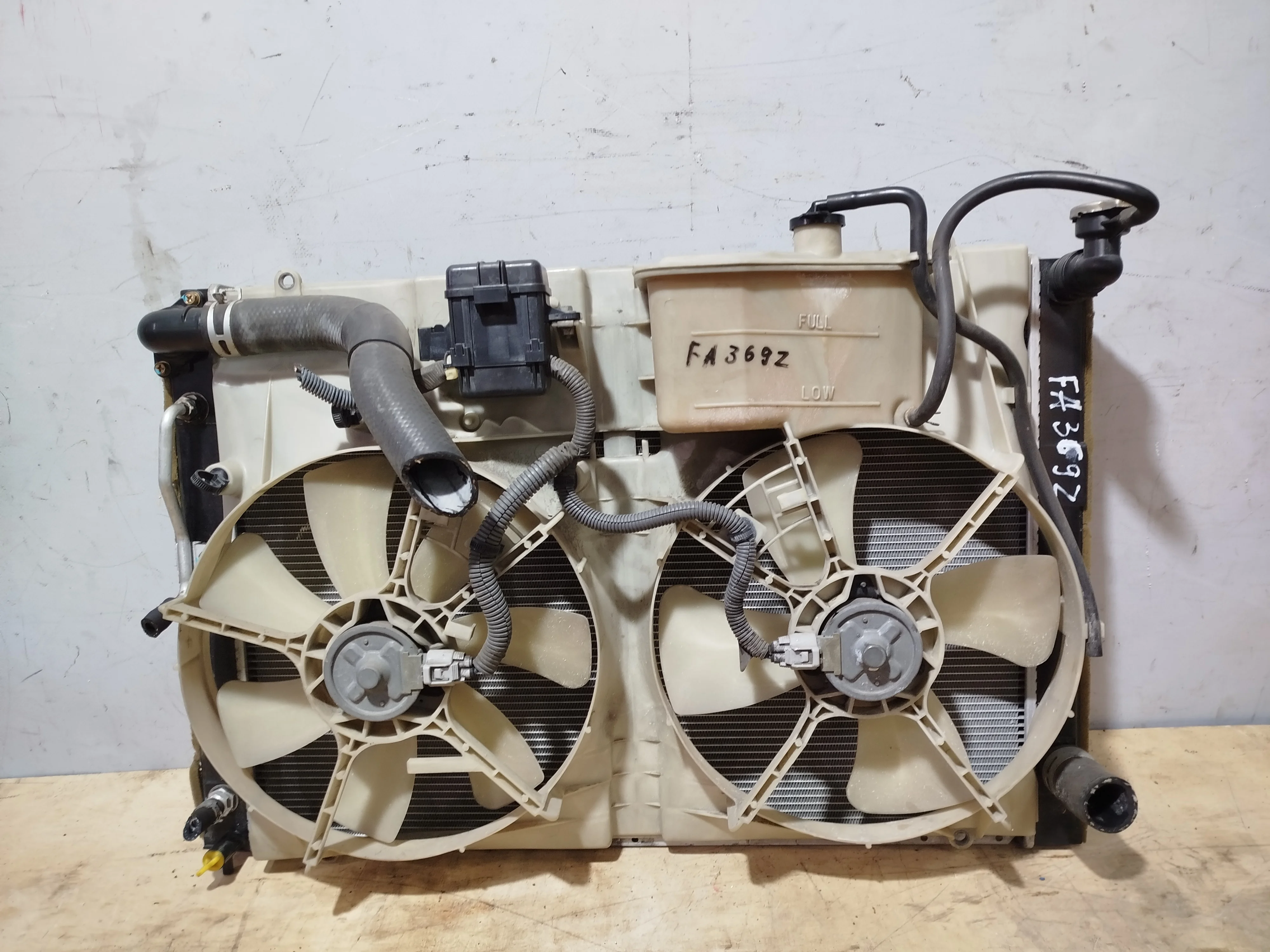 РАДИАТОР ДВИГАТЕЛЯ TOYOTA 1604128610 FA369Z