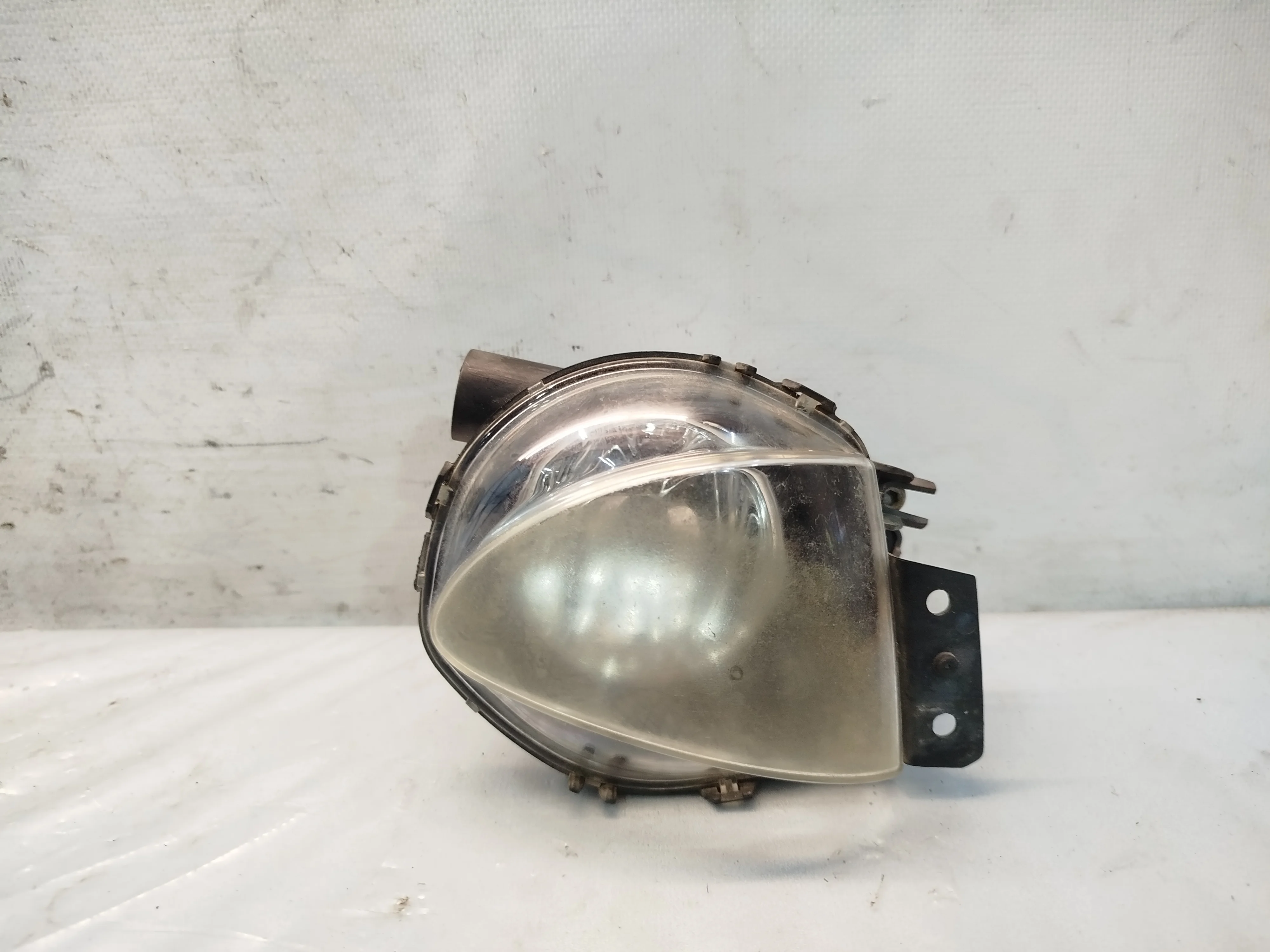 ТУМАНКА BMW ПРАВО 63176948374 FE018Z