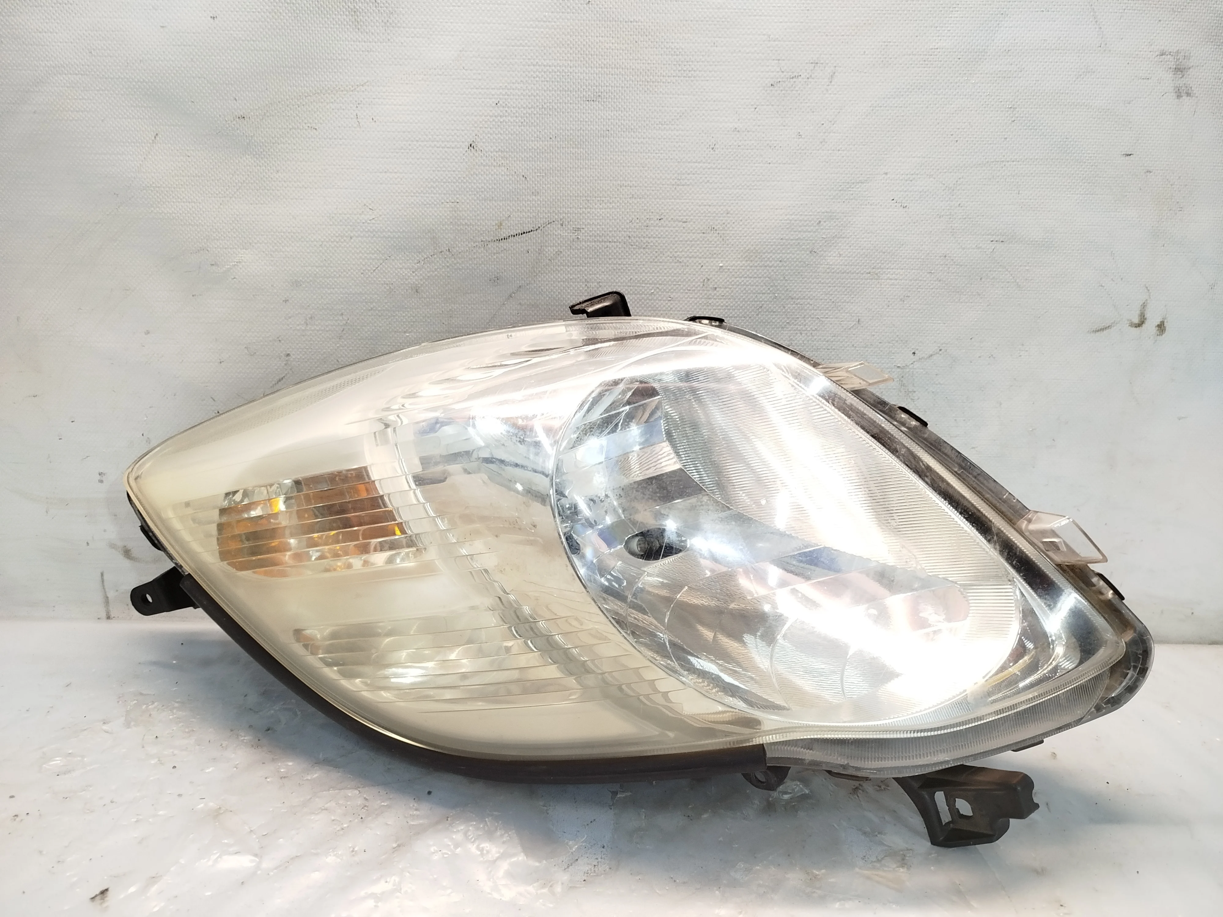 ФАРА TOYOTA ЛЕВО 8115052A00 KB659Z