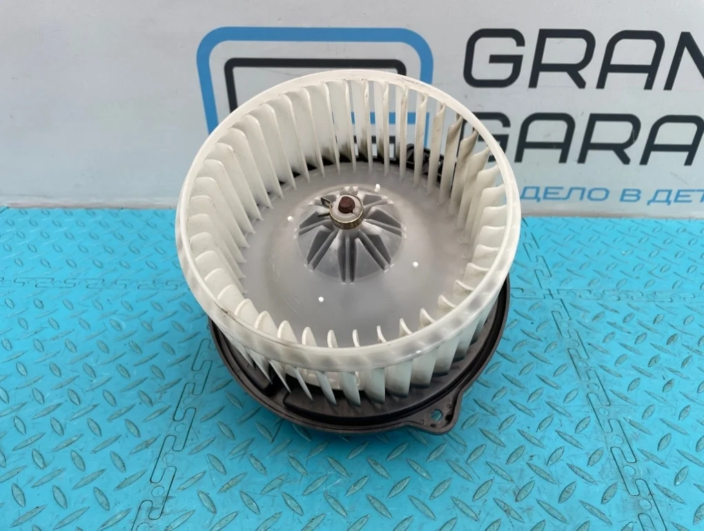 Моторчик печки Mitsubishi Pajero 2004 MR398381 V73W 6G72 3.0