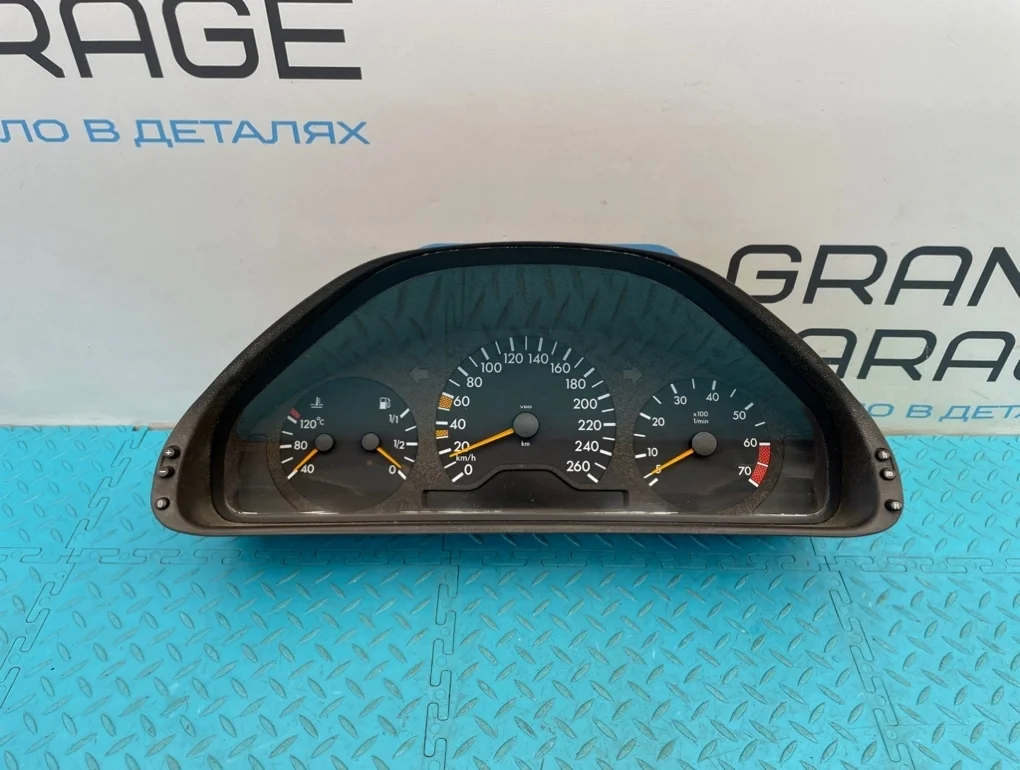 Панель приборов Mercedes-Benz E-Class 1999 A2105406648 W210 112.941 3.2
