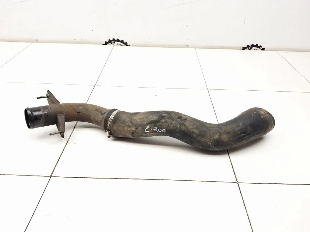 Патрубок интеркулера Mitsubishi L200 2012 KA, KB