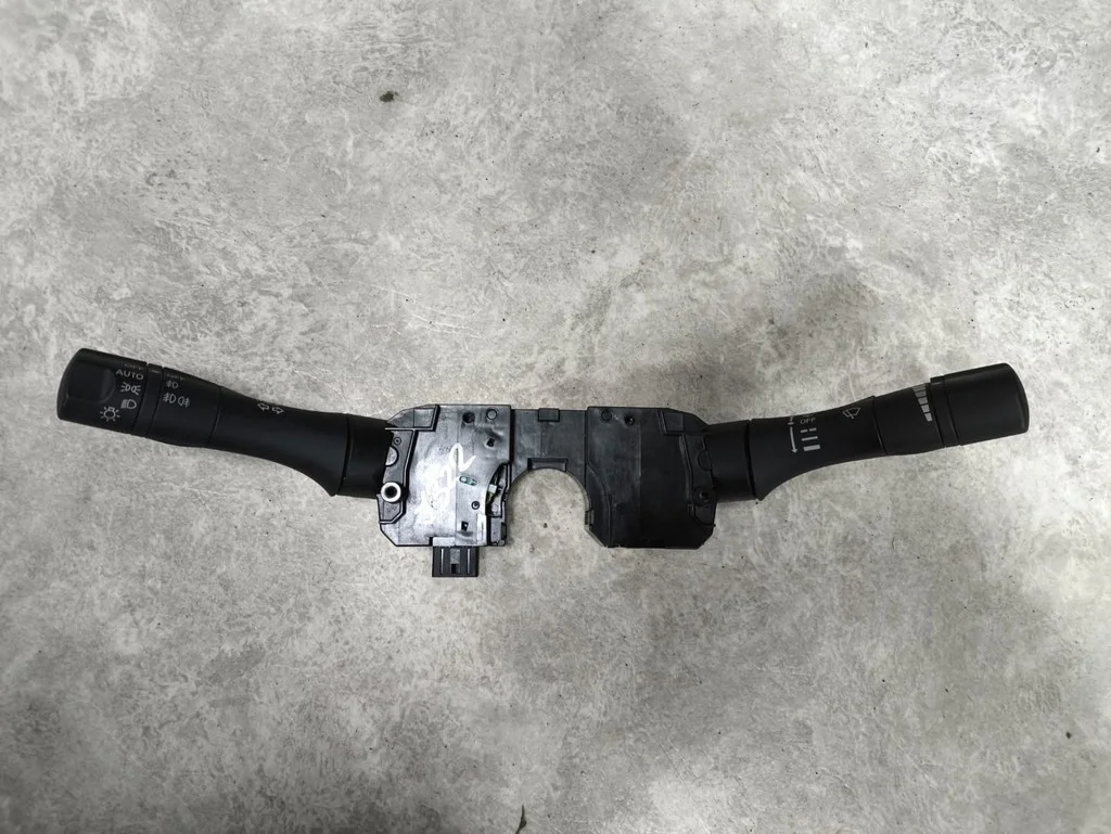 Б.у. подрулевой переключатель NISSAN TEANA J32 NISSAN TEANA J32