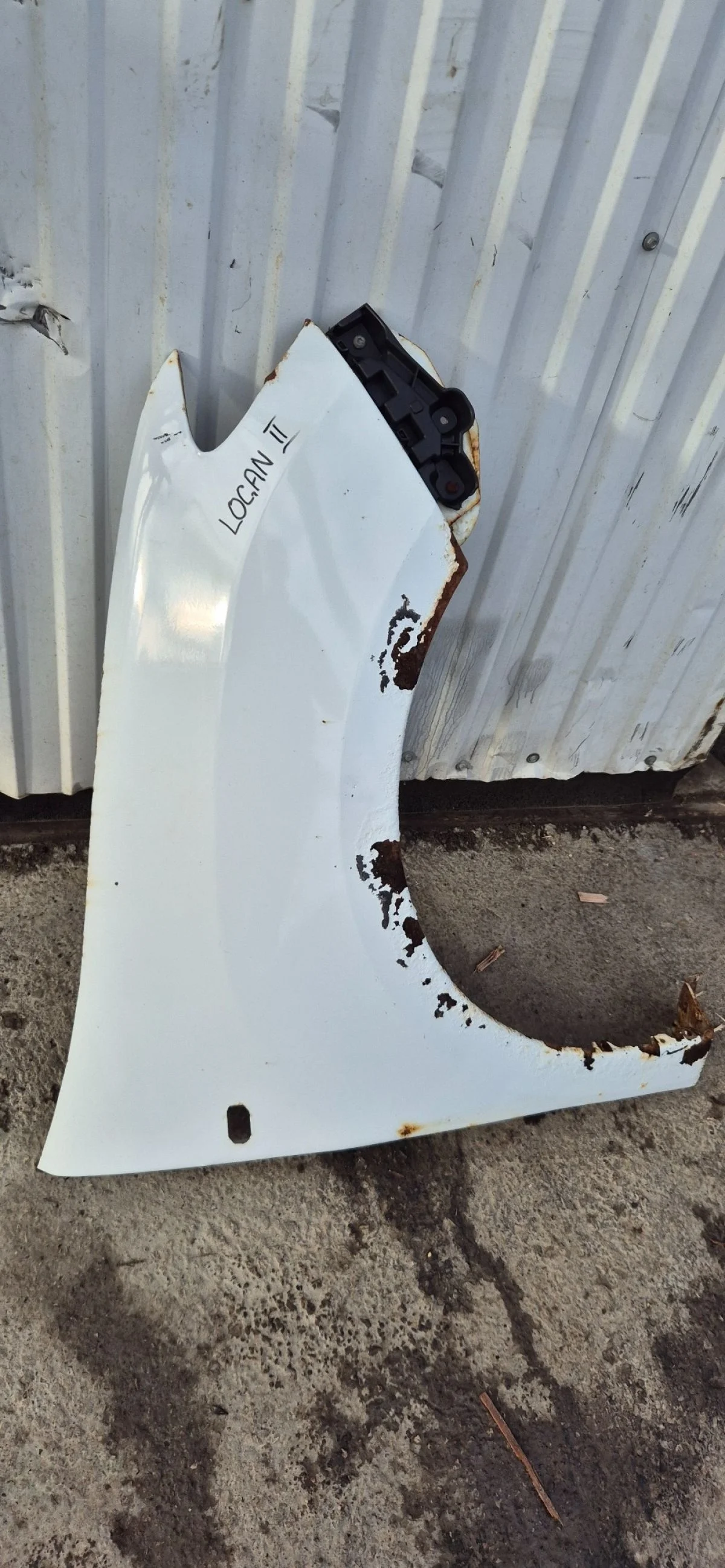 Крыло переднее правое Renault Logan II 2014-2022