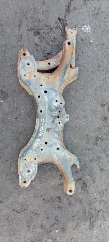 Балка подмоторная передняя Toyota Corolla E12