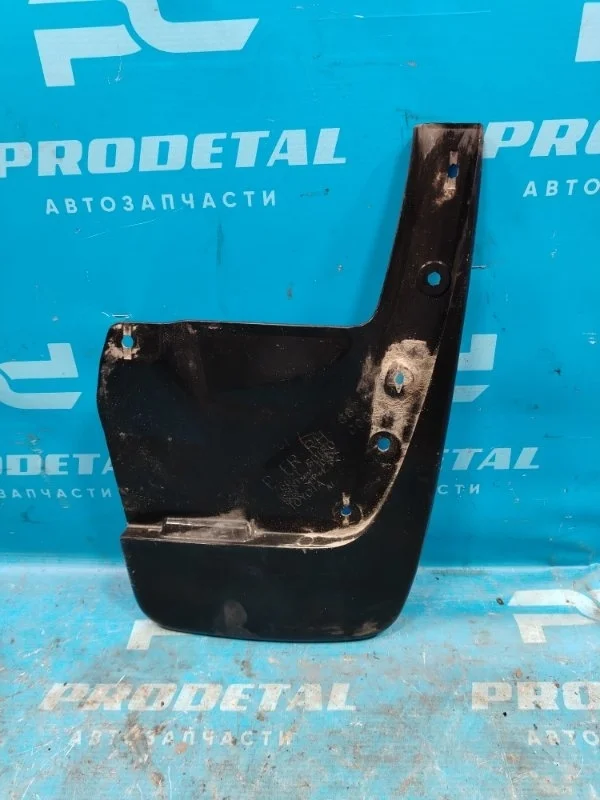 Брызговик передний правый Toyota Land Cruiser