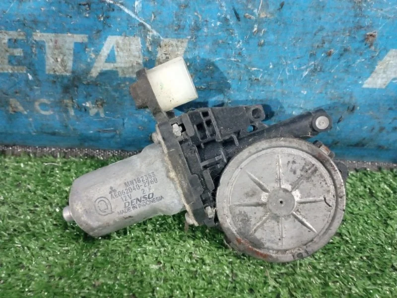 Моторчик стеклоподъемника передний левый