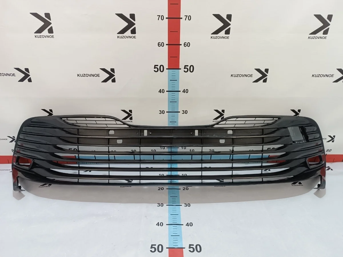 Решетка в бампер Toyota Camry 2018- XV70