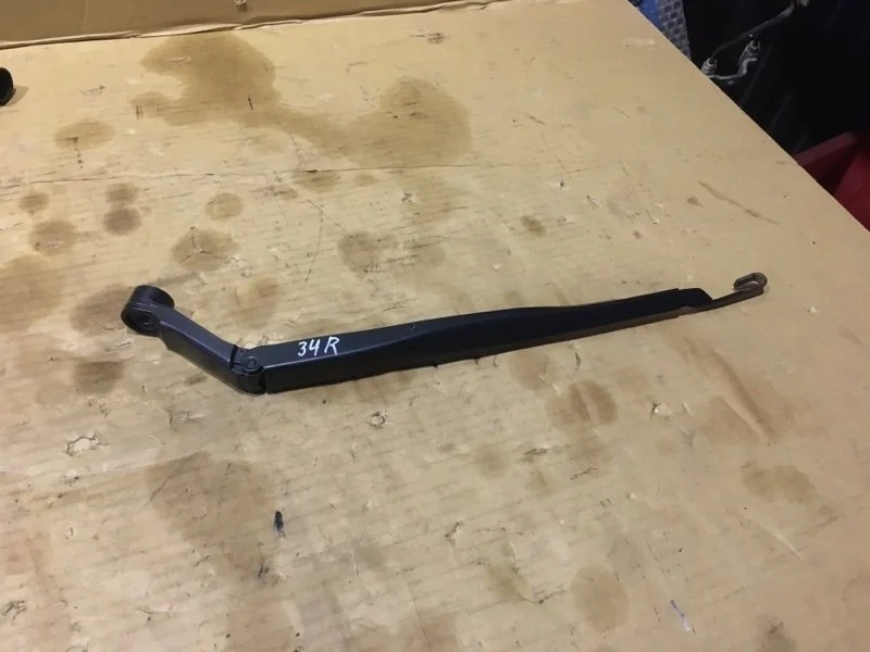 Поводок стеклоочистителя передний правый TOYOTA Land Cruiser 2015 8521160260 URJ200 1VD-FTV 4.5