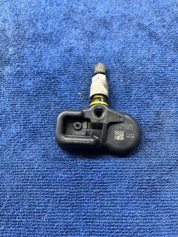 Датчик давления в шине TOYOTA Land Cruiser 2015 4260702030 URJ200 1VD-FTV 4.5