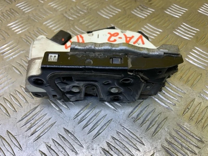 Замок двери передней правой Volkswagen Amarok (2010-2016) 2010 5N1837016C ПИКАП 2.0 D CDBA
