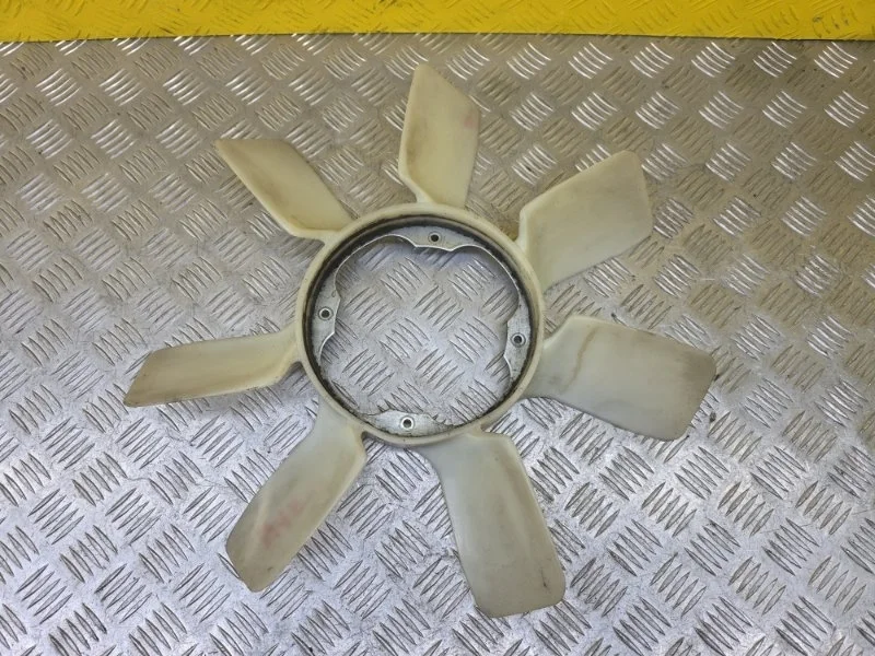 Крыльчатка вискомуфты Toyota Tundra Ii (2006-2022) 2015 1636138020 ПИКАП 5.7 I 3URFBE