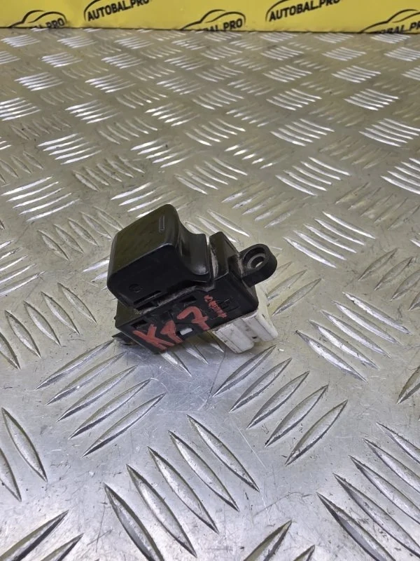 Кнопка стеклоподъемника Nissan Cabstar V (2006-2014) 2007 25411AX010 ГРУЗОВОЙ 2.5 D YD25DDTI