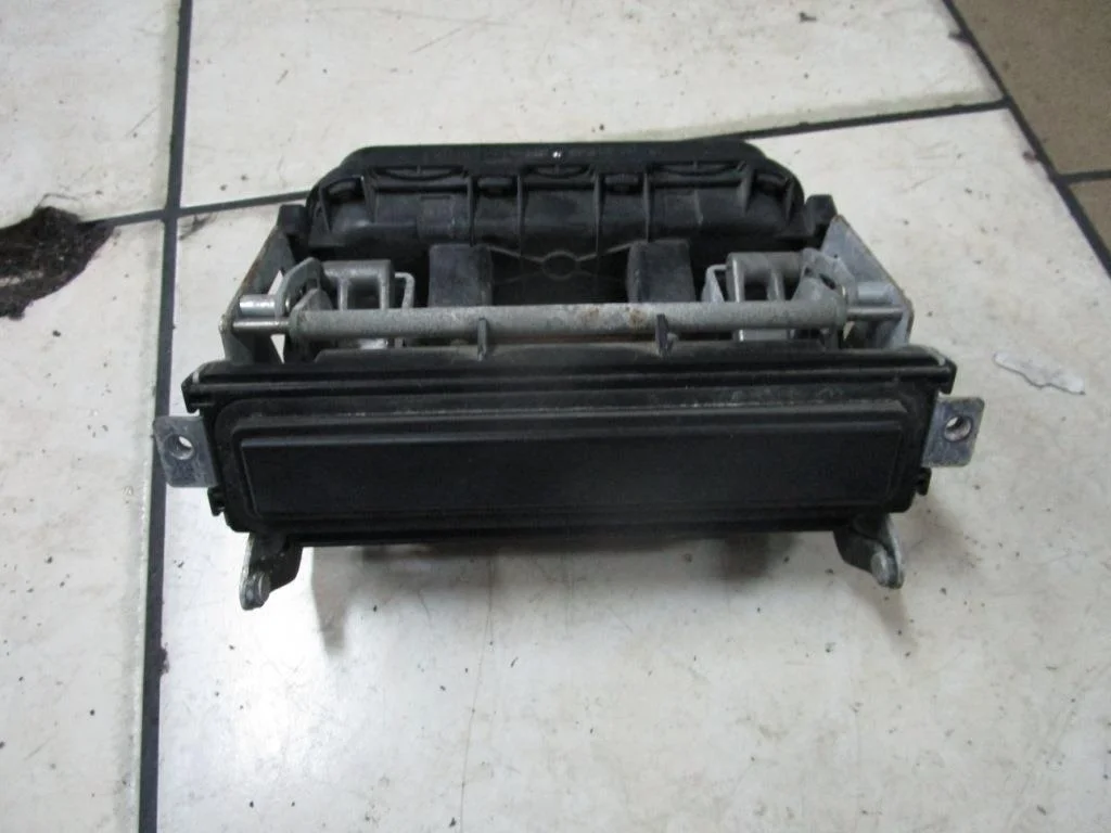 Ручка открытия багажника Mercedes-Benz