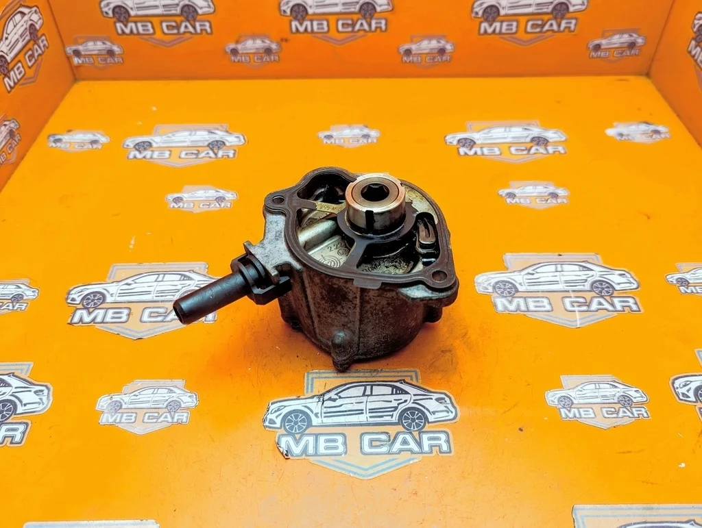 Насос вакуумный Mercedes-Benz