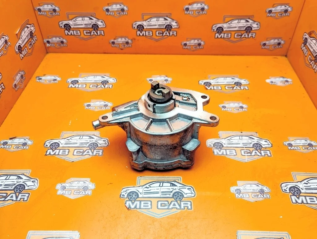 Насос вакуумный Mercedes-Benz