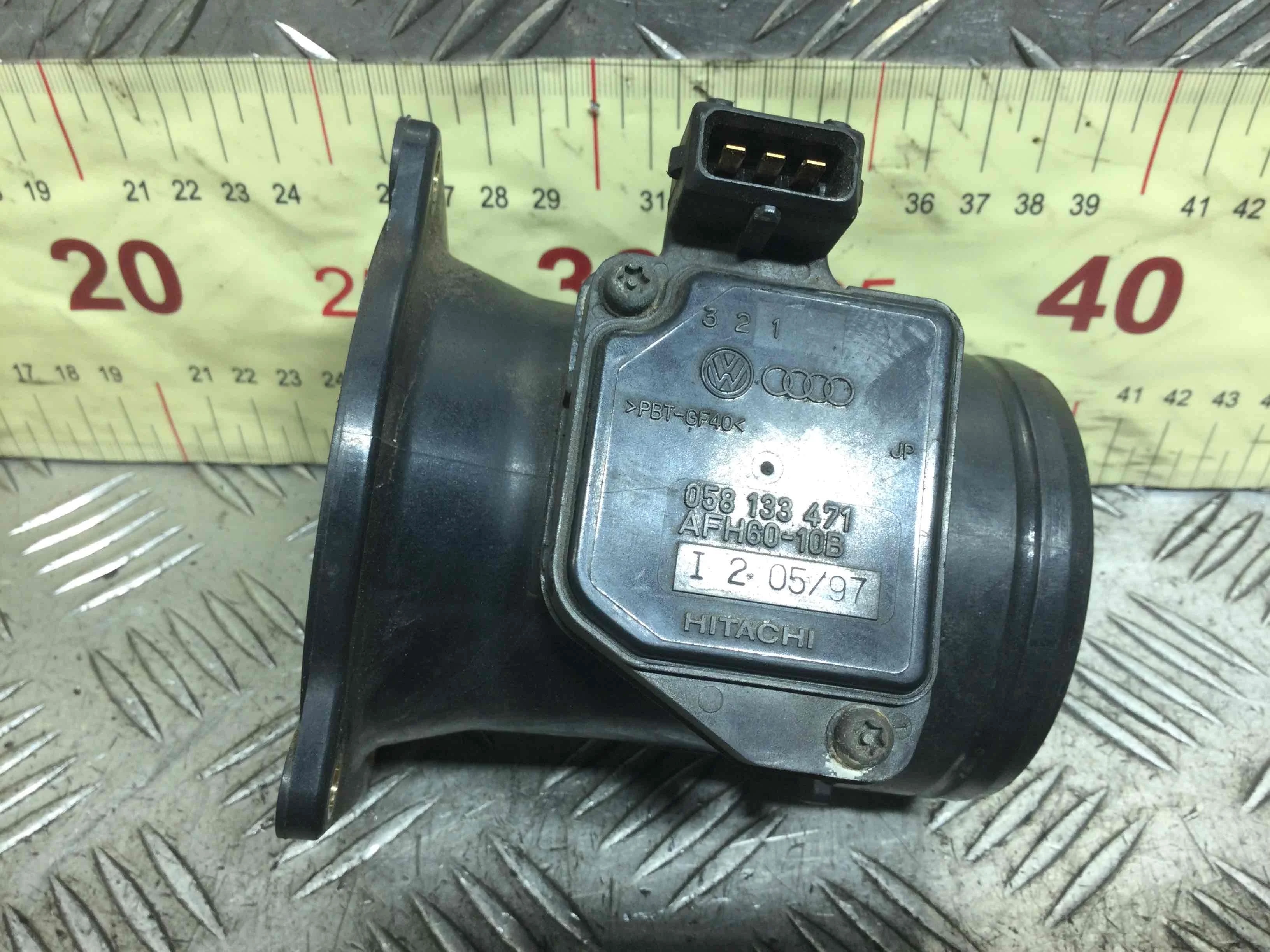 Расходомер воздуха Audi A4 B5 (1994-1999) бензин 1.6 i Механика Х/б