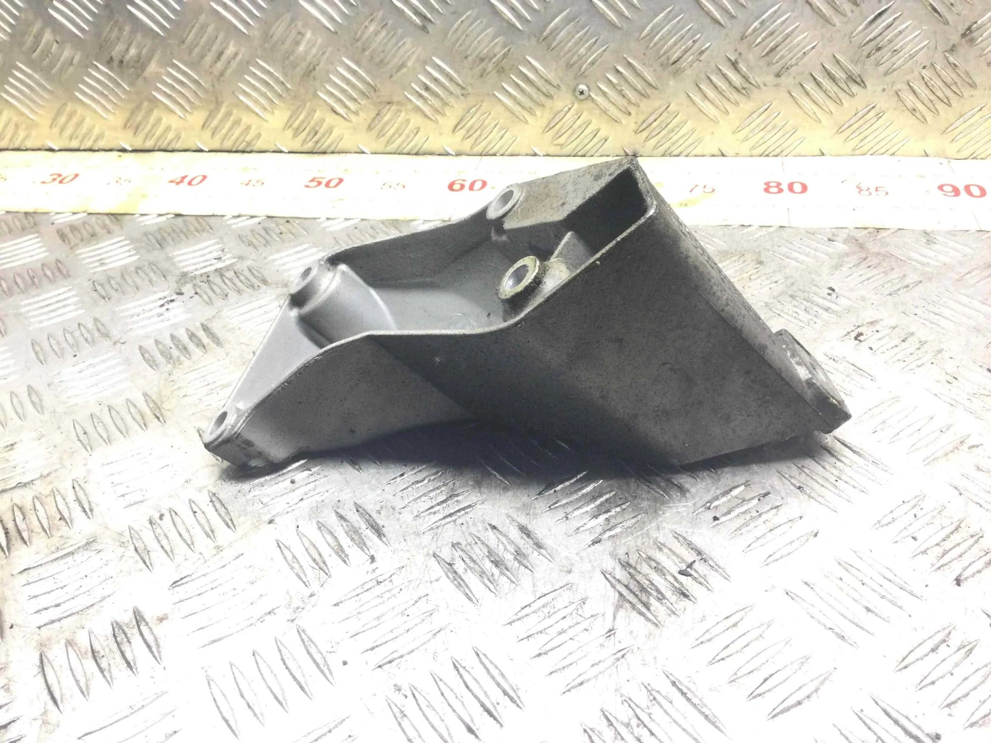 Кронштейн Volkswagen Passat B5 (1996-2000) бензин 1.6 i Механика Седан