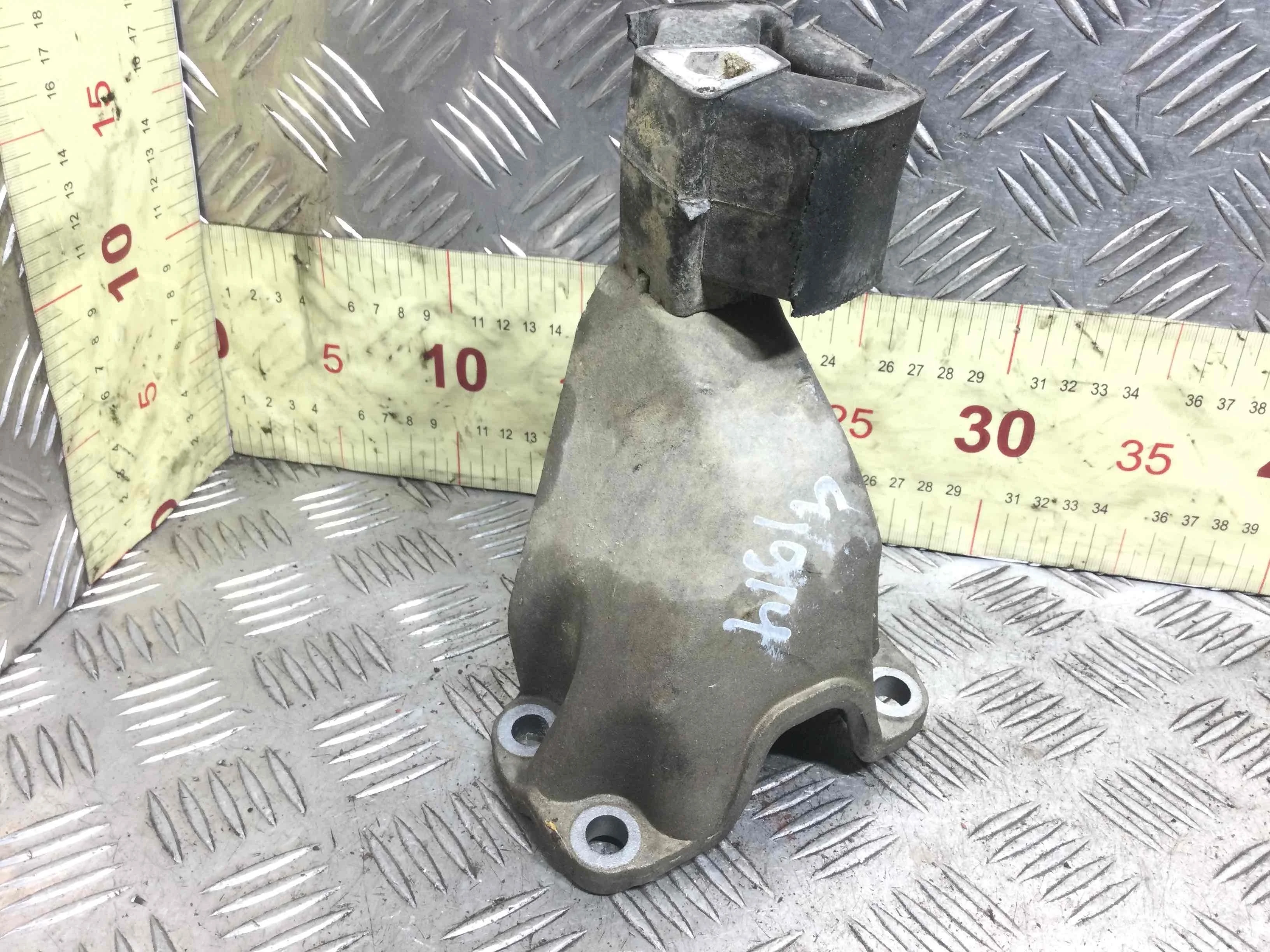 Кронштейн КПП Volkswagen Passat B5 (1996-2000) бензин 1.6 i Механика Универсал