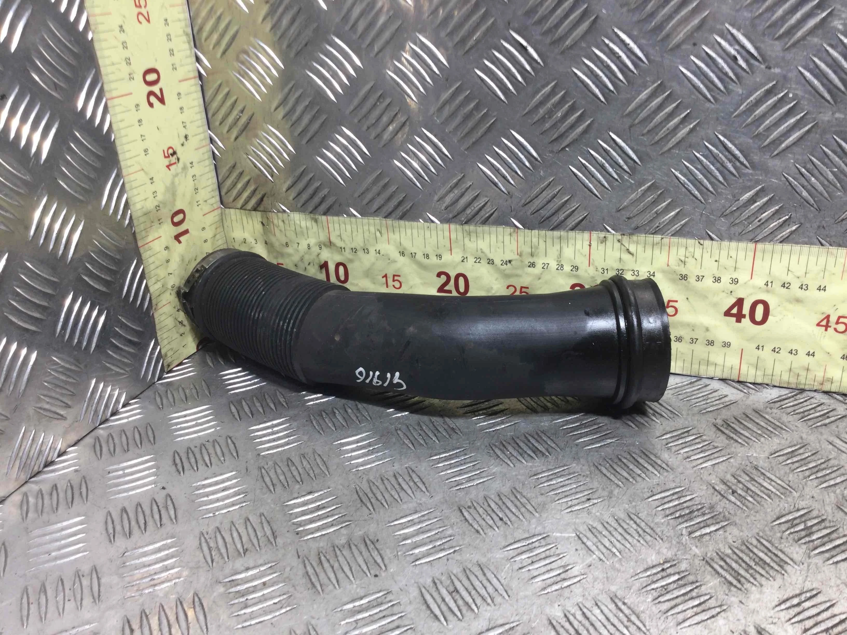 Патрубок воздушного фильтра Audi A4 B5 (1994-1999) бензин 1.6 i Механика Седан