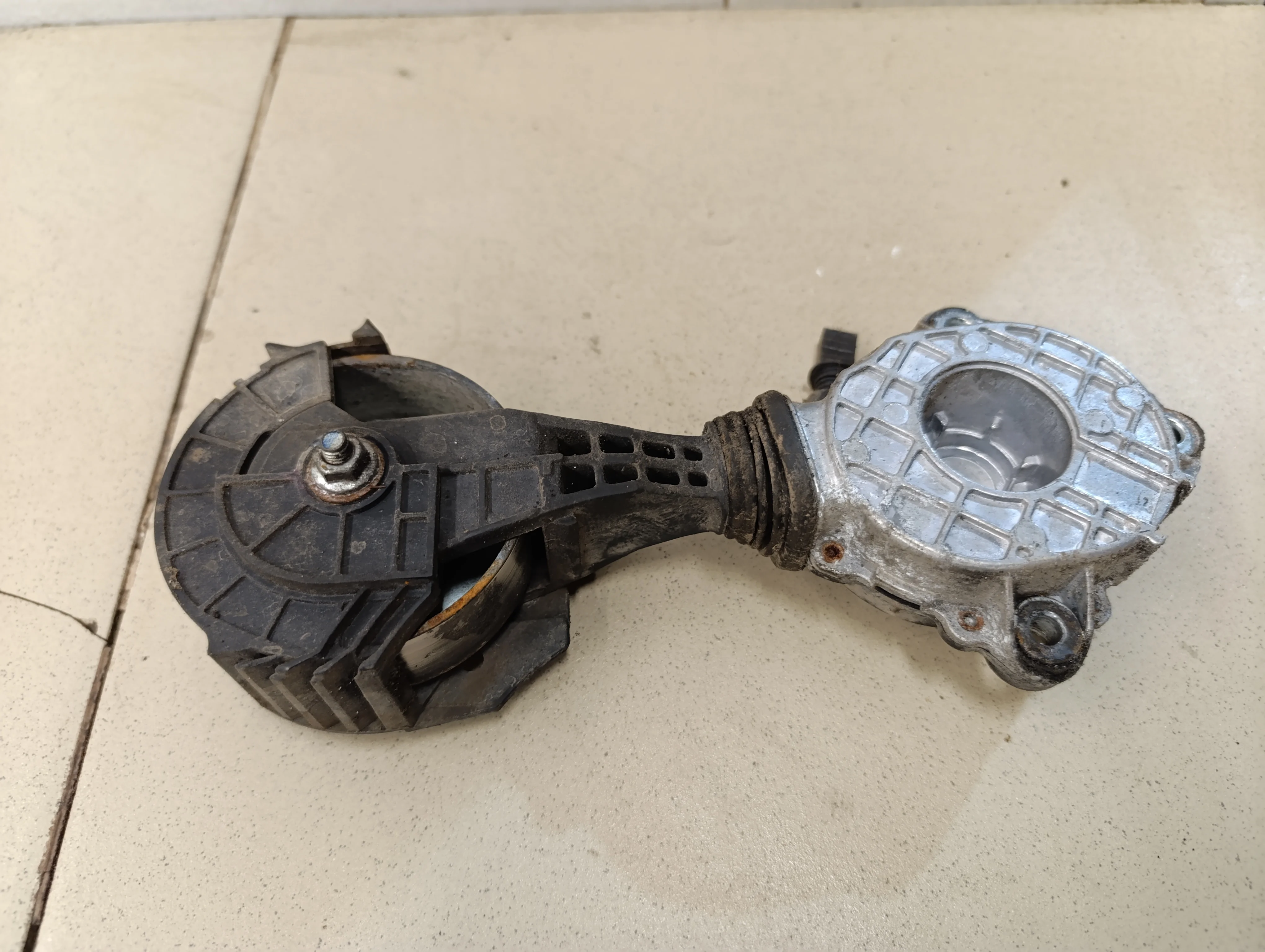 Ролик-натяжитель ручейкового ремня C4 2005-2011