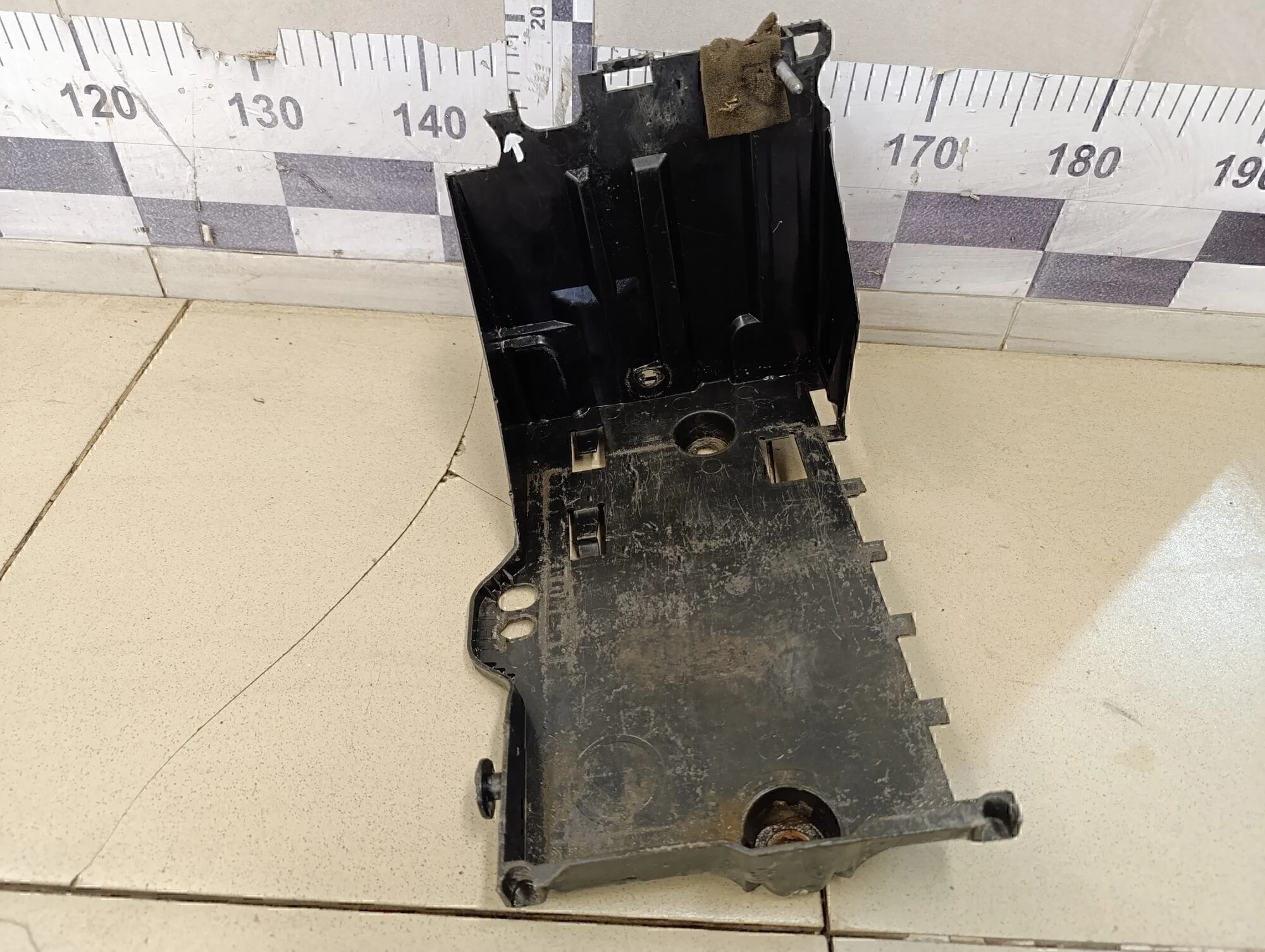 Крепление АКБ (корпус/подставка) C4 2005-2011