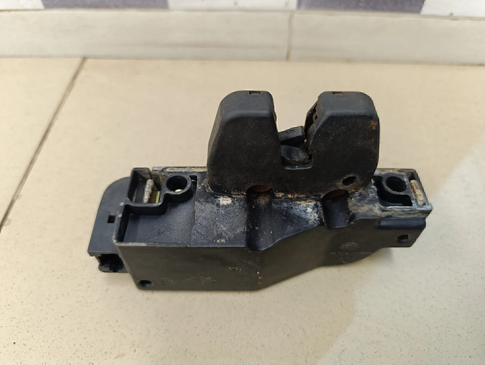 Замок багажника 206 1998-2012