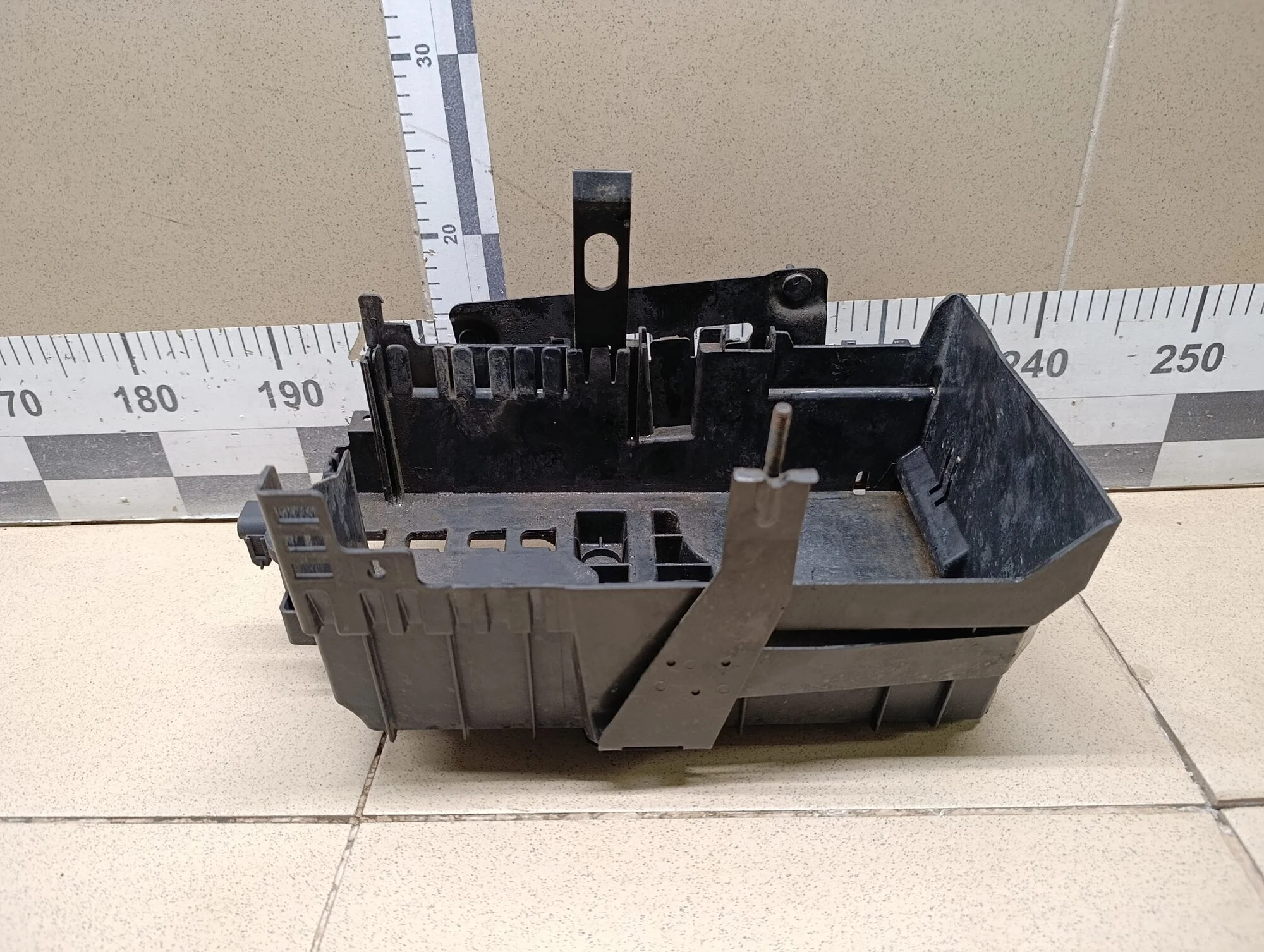 Крепление АКБ (корпус/подставка) Cruze 2009-2016