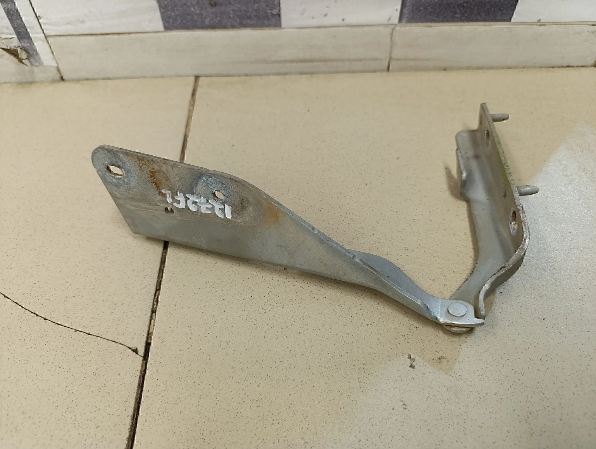 Петля капота левая C3 2002-2009