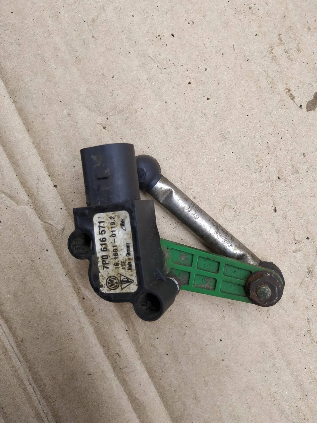 датчик дорожного просвета задний Volkswagen Touareg 2 7P6 2012