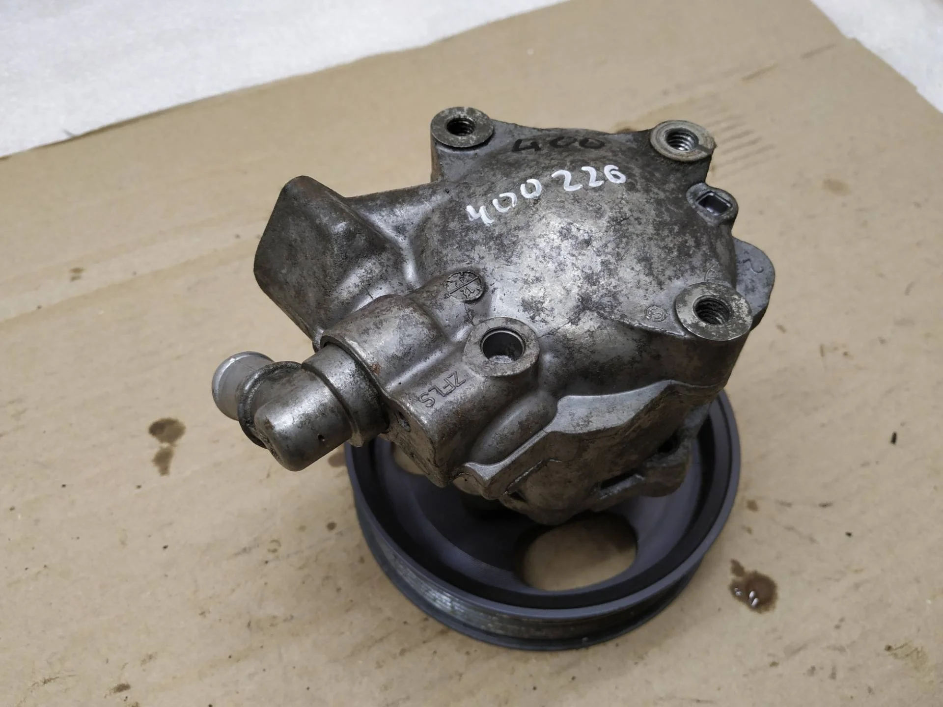 насос гидроусилителя руля Volkswagen Touareg 2 7P6 2012