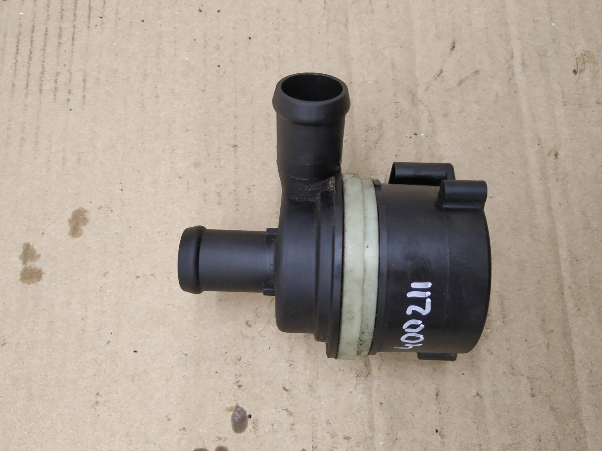 Насос (помпа) электрический Volkswagen Touareg 2 7P6 2012