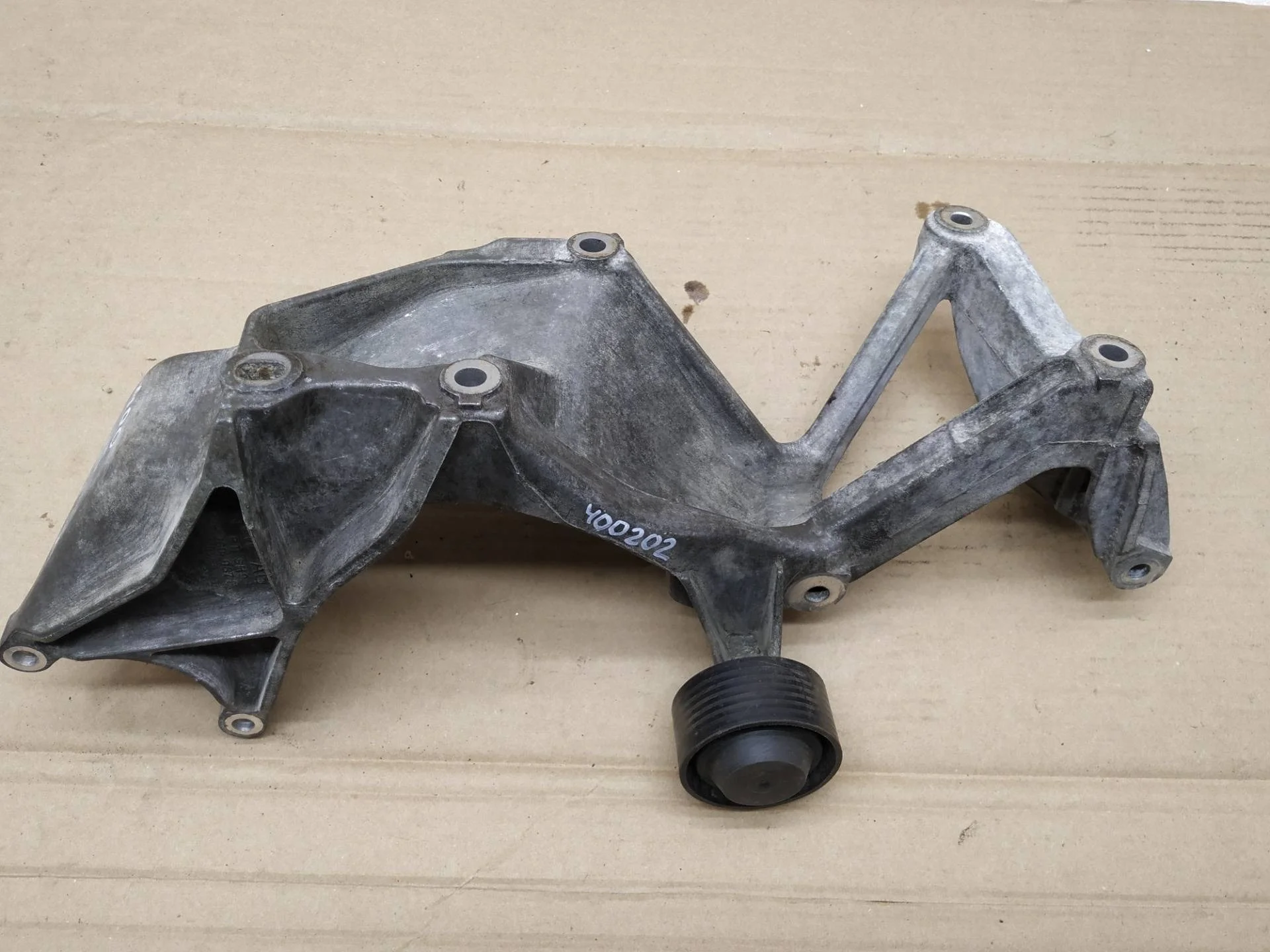 кронштейн генератора Volkswagen Touareg 2 7P6 2012