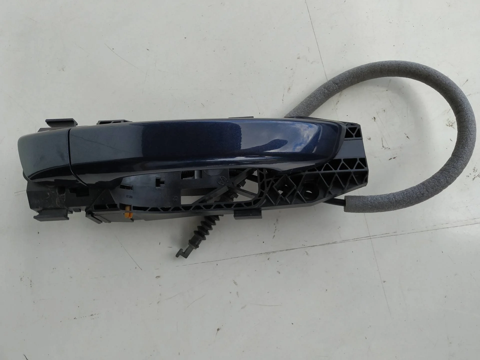 ручка наружная двери правой Volkswagen Touareg 2  2013