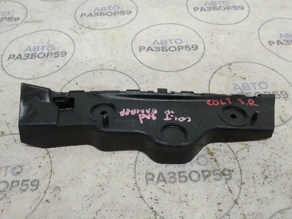 Кронштейн заднего бампера правый Mitsubishi Colt Z30 рестайлинг (2008—2012)