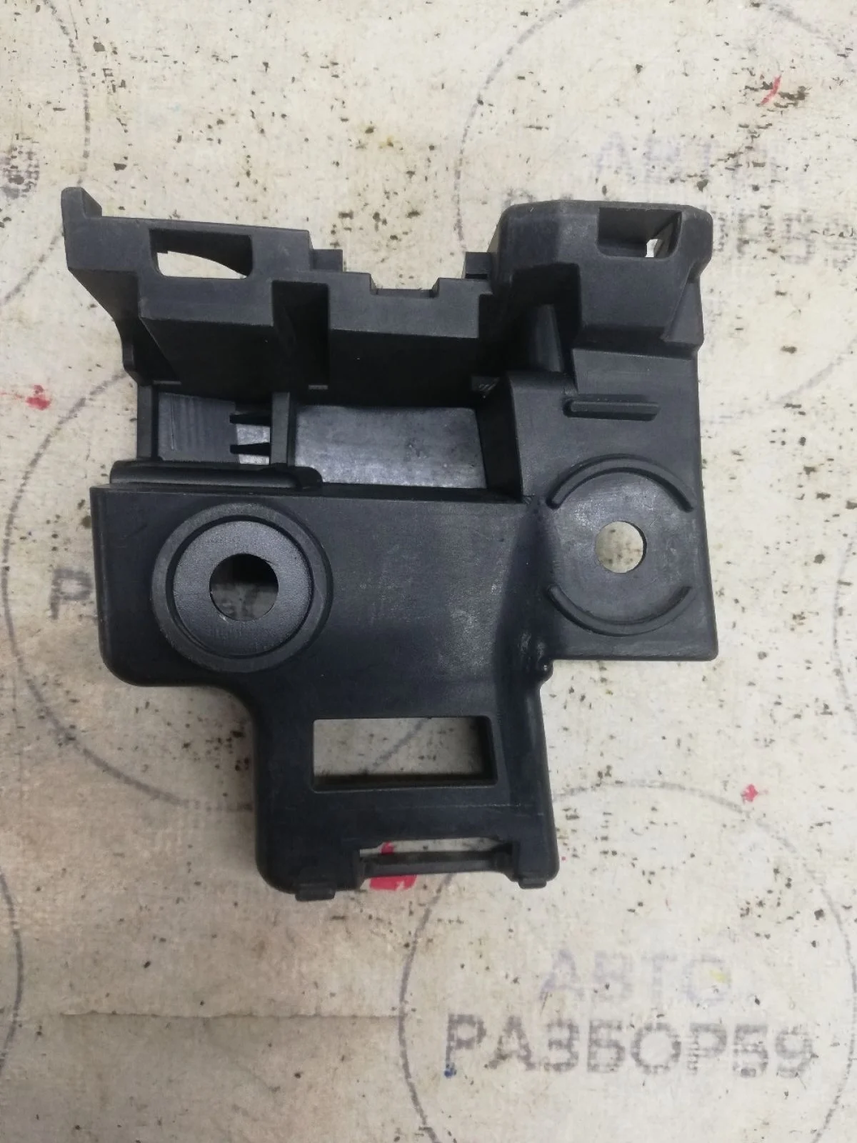 Кронштейн заднего бампера правый Volkswagen Golf Mk6 (2008—2012)