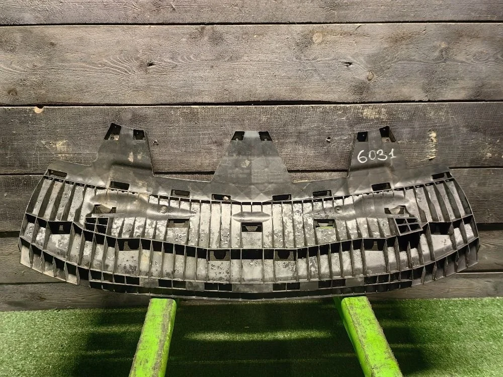 Кронштейн переднего бампера Opel Zafira B