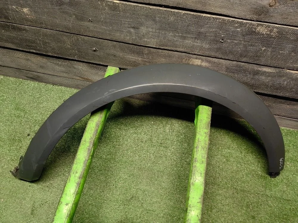 Молдинг заднего крыла правого Audi A6 Allroad C5