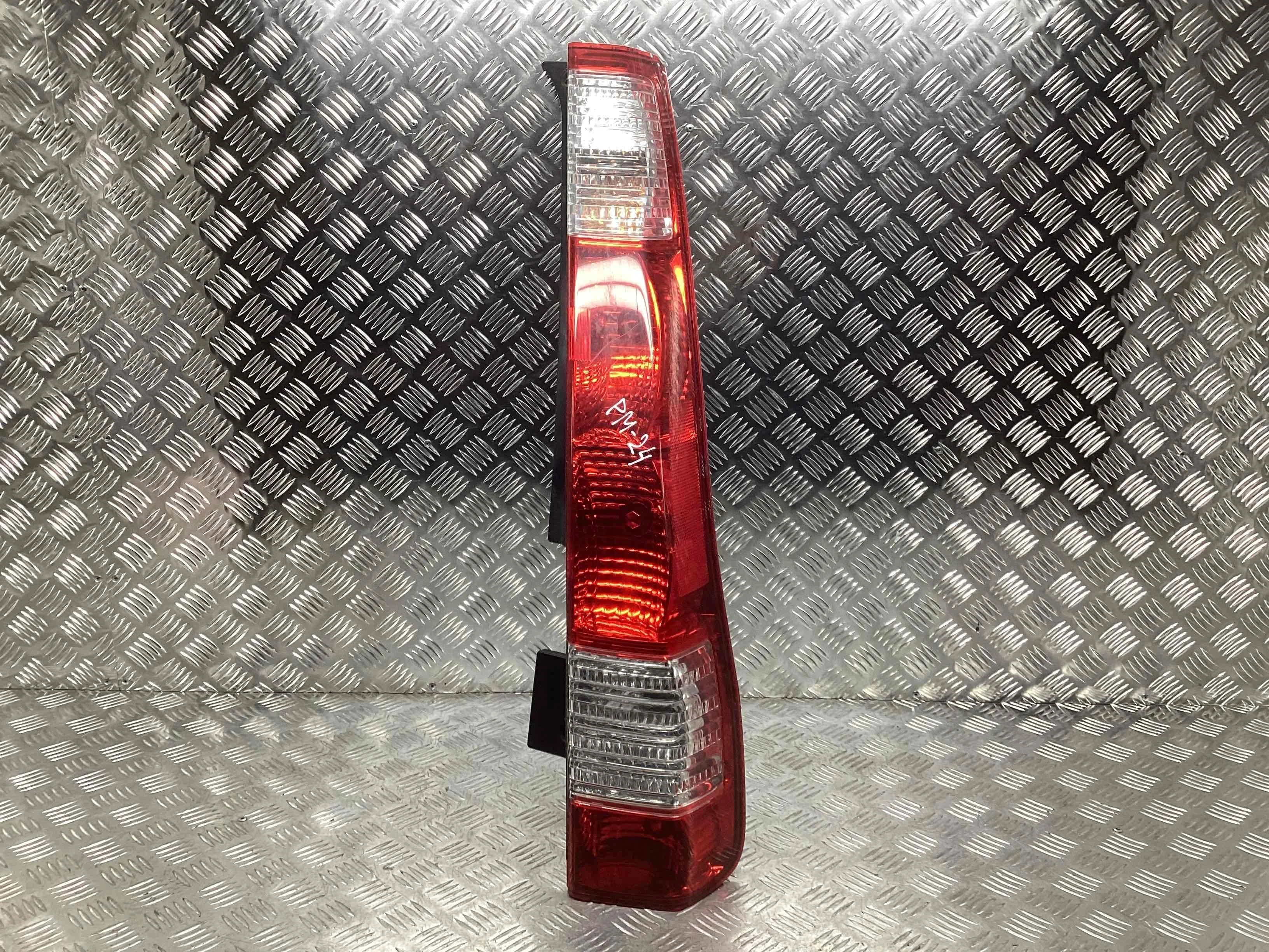 Фонарь задний правый Honda CR-V CR-V II (RD8, RD9) 2004-2006 рестайлинг 2006 2,2 Дизель МКПП 6ст. Внедорожник.