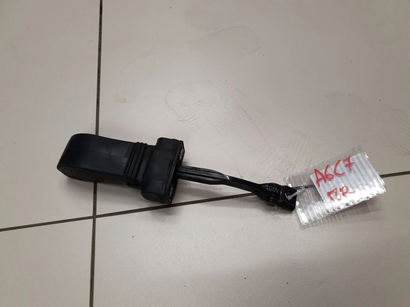 Ограничитель двери передней правой для Audi A6 S6 C7 2011-2018