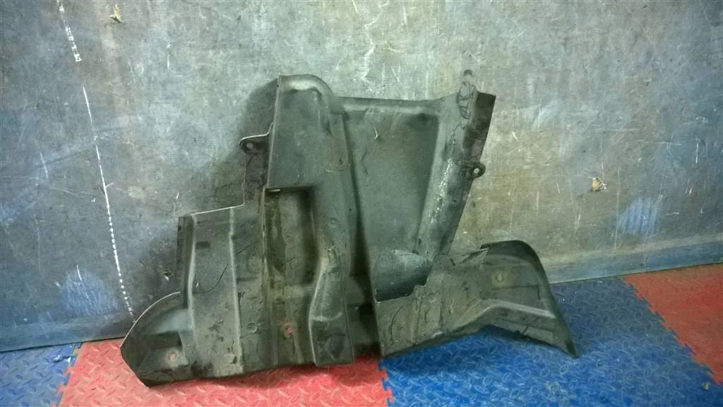 пыльник двигателя боковой BMW X5 E53  M54B30 231 лс 3.0i