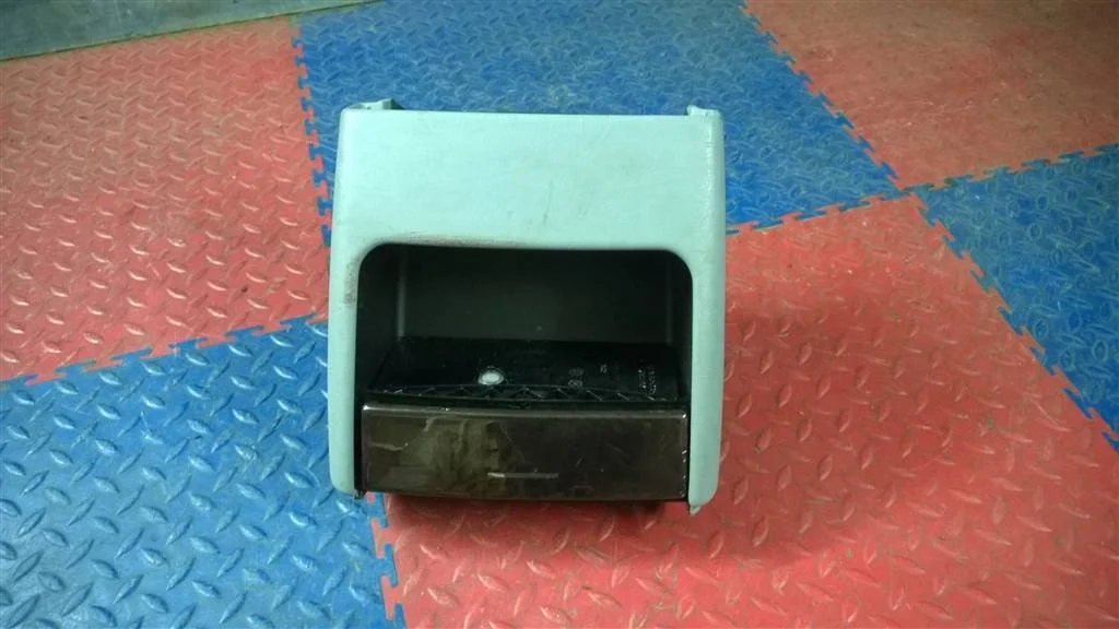 подстаканник BMW X5 E53 51168253125  M54B30 231 лс 3.0i 2000 TOPASBLAU METALLIC (364)