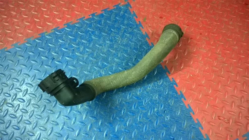 патрубок радиатора BMW X5 E53  M54B30 231 лс 3.0i