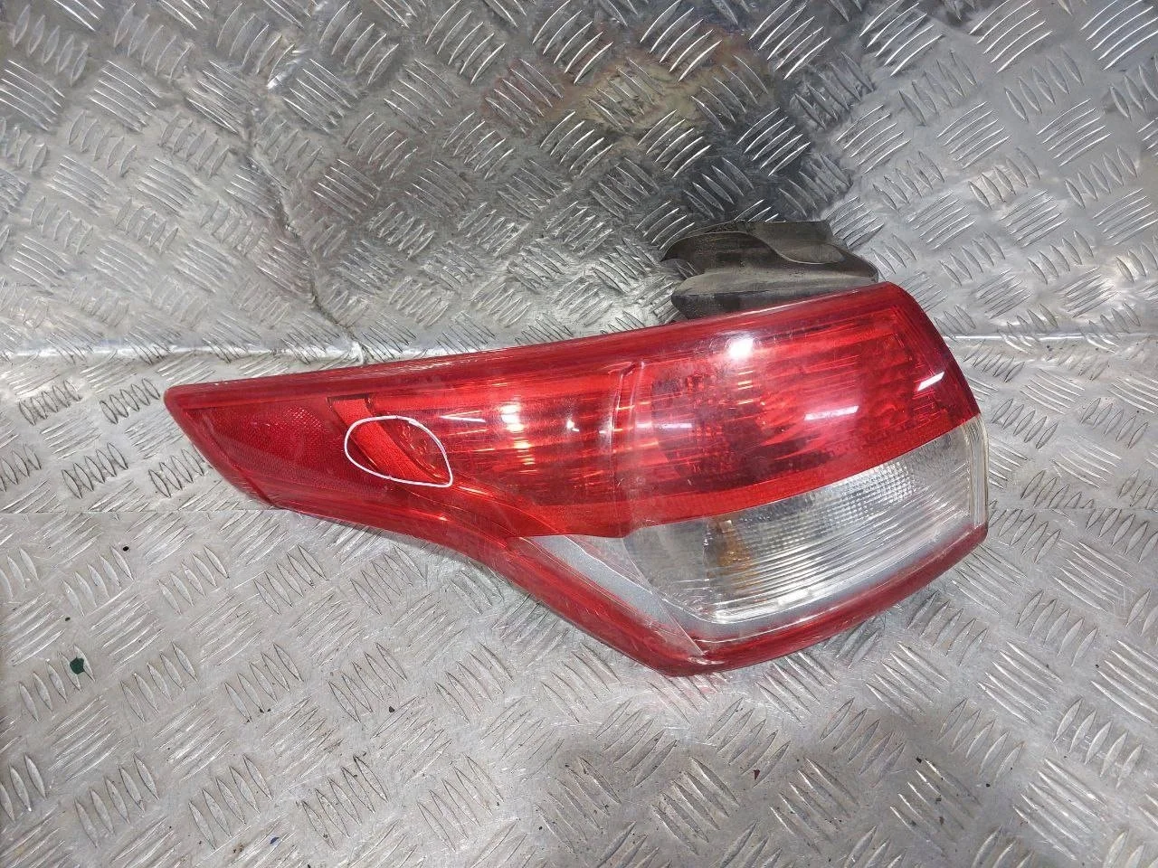 фонарь задний левый Ford Kuga 2