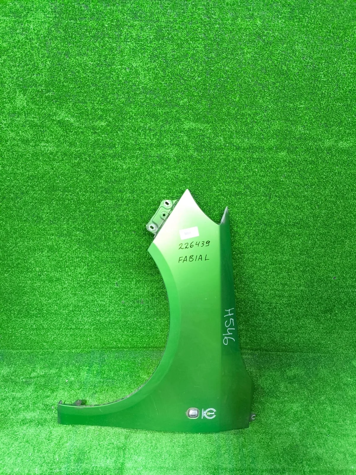 Крыло SKODA FABIA 2, ROOMSTER 2007- переднее левое зелёное б/у FABIA 2(2007-2015);ROOMSTER(2007-2015)