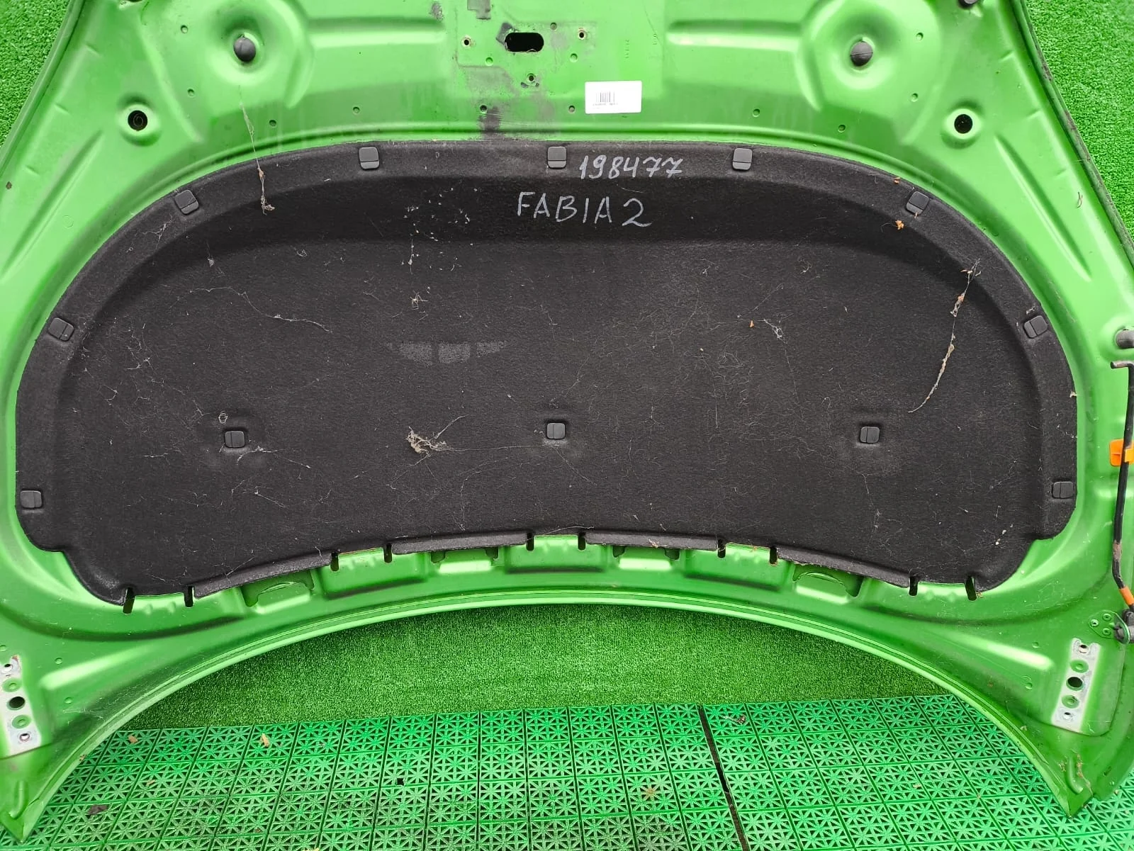 Шумоизоляция капота SKODA FABIA 2, ROOMSTER 2007- б/у FABIA 2(2007-2015);ROOMSTER(2007-2015)