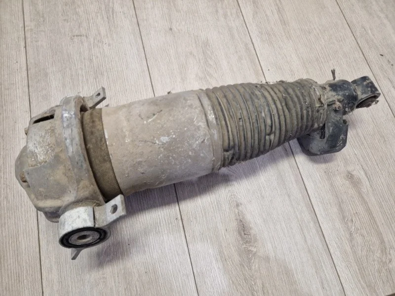 Пневмостойка Audi Q7 2007-2015 4L