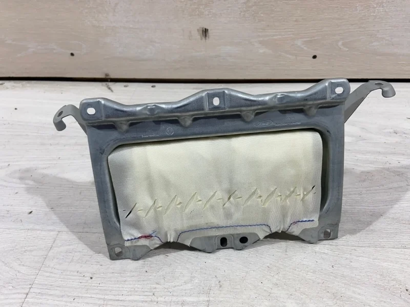 Подушка безопасности (в торпедо) Ford Focus 2