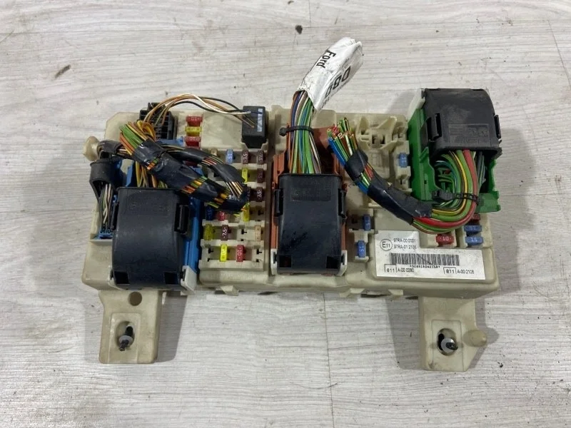 Блок предохранителей (салонный) Ford Focus 2