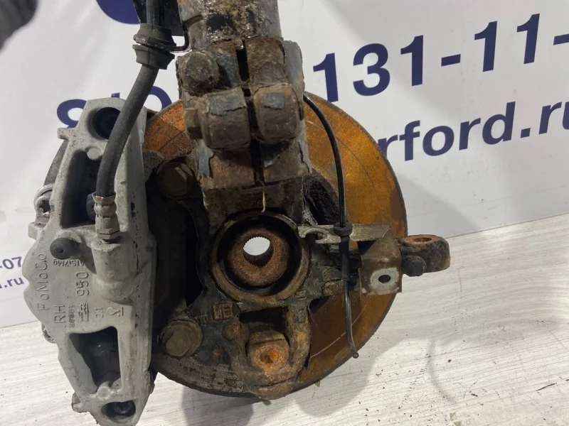 Кулак поворотный передний правый Ford S-MAX